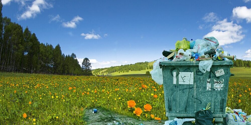 Yard trash can Yard trash can